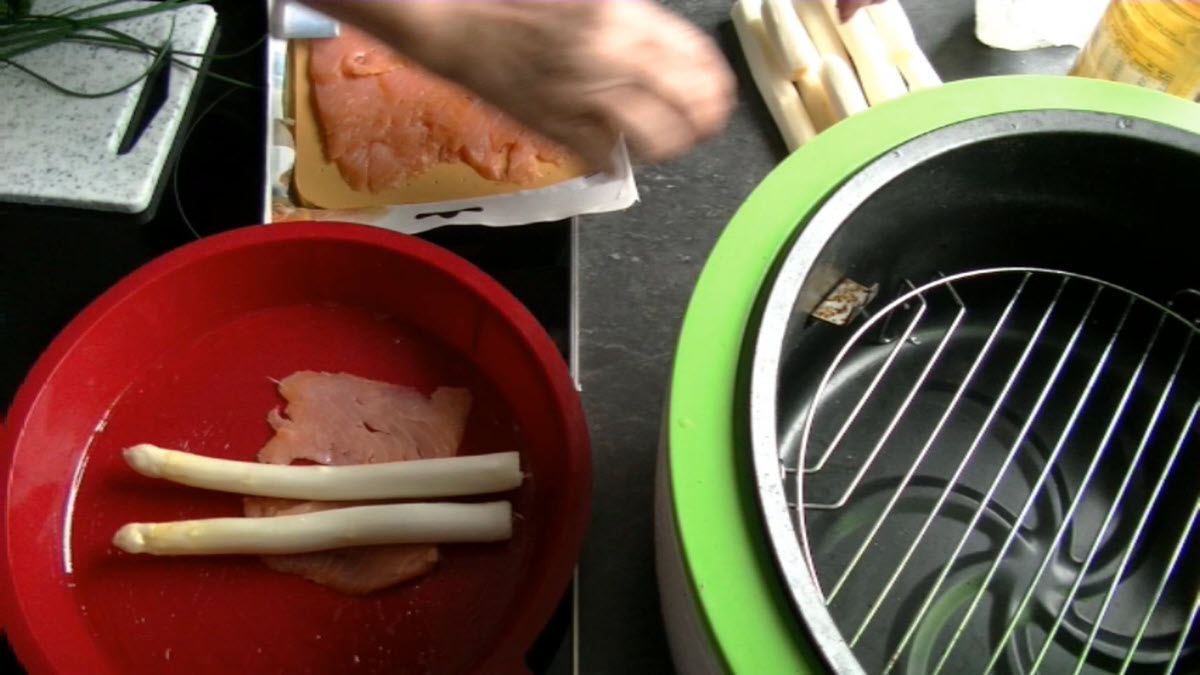 spargel mit lachs aus der Heissluftfritteuse-001